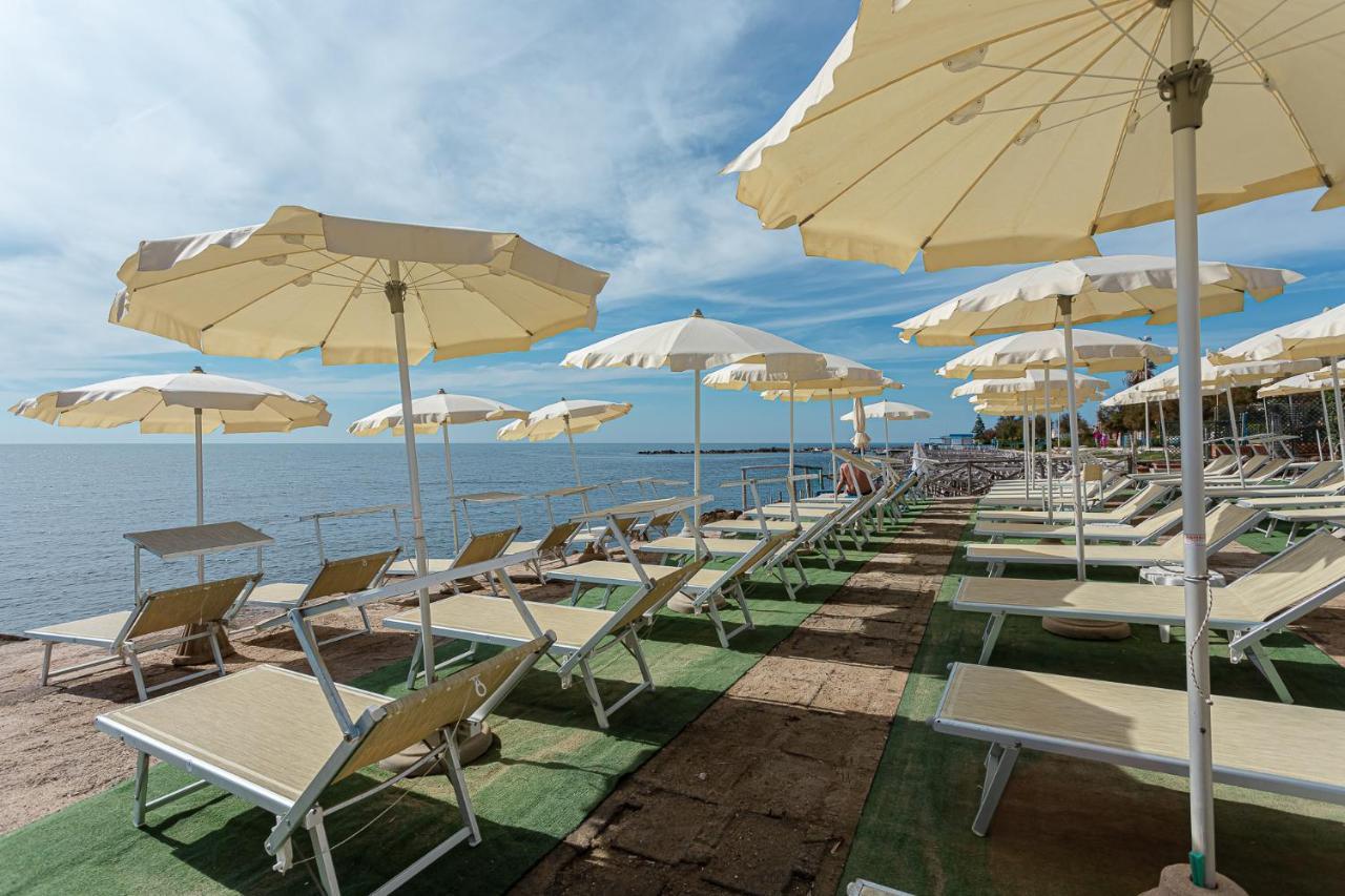 Hotel Cavalluccio Marino Santa Marinella Exterior photo