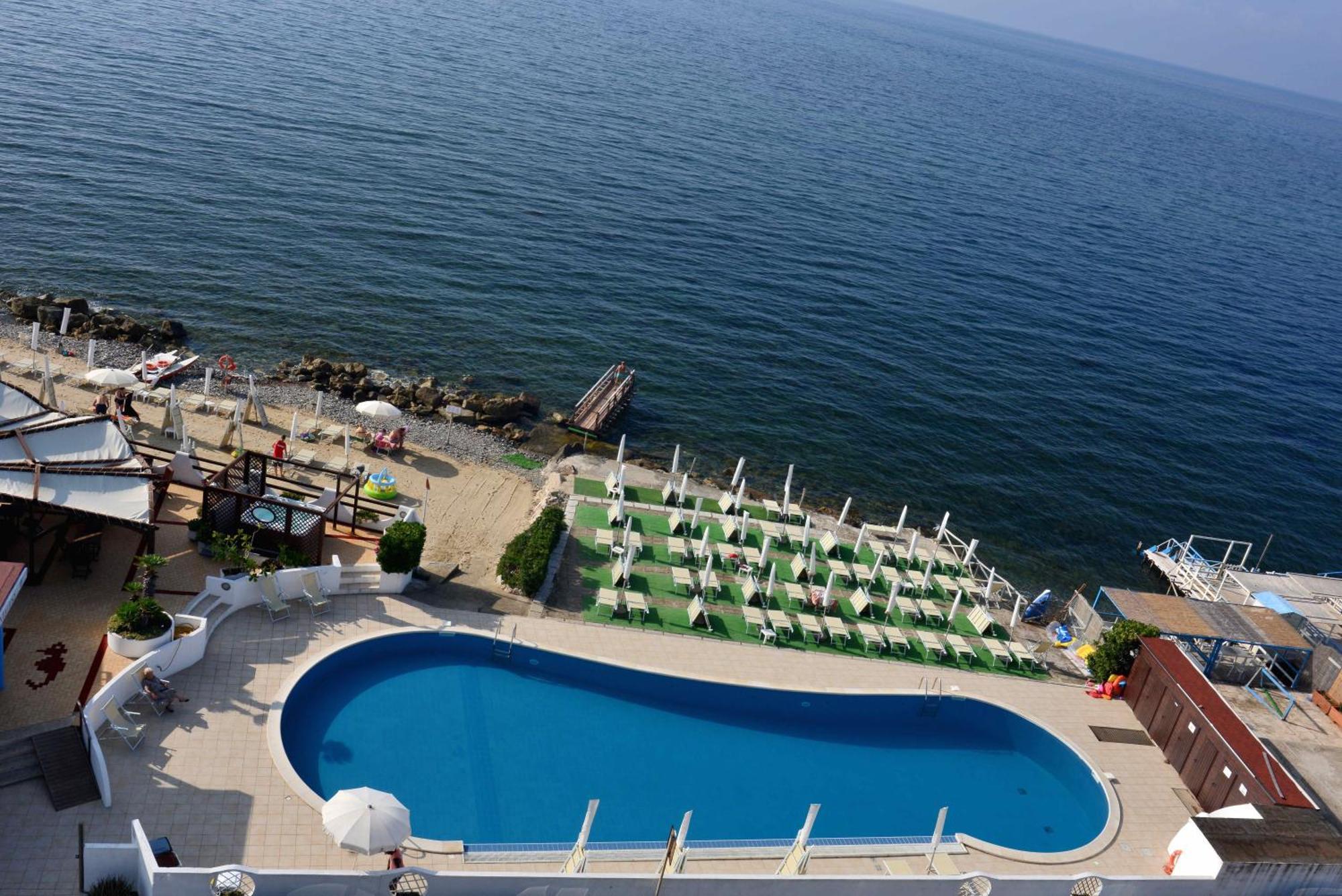 Hotel Cavalluccio Marino Santa Marinella Exterior photo